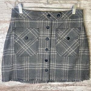 Urban outfitters gray plaid snap front mini skirt EUC SZ large school girl